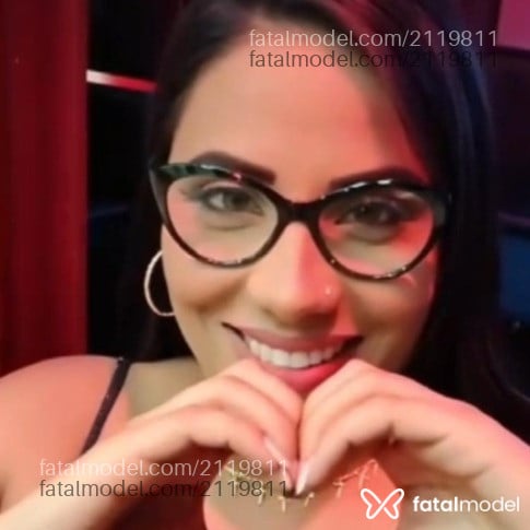 Acompanhante mulher morena (o) de olhos castanhos - Sabrina