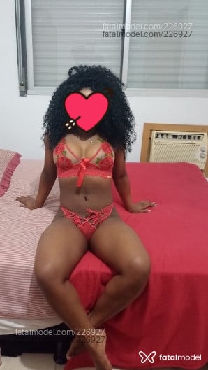 Acompanhante mulher morena (o) de olhos pretos - Bruninha