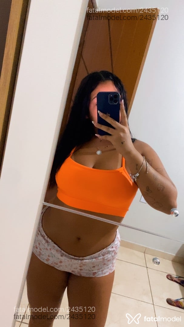 Acompanhante mulher morena (o) de olhos castanhos - Rosa