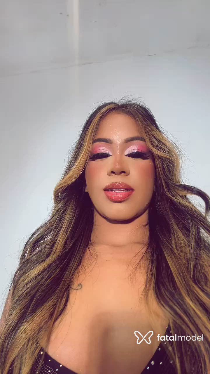 Acompanhante mulher morena (o) de olhos pretos - Ellen Castele