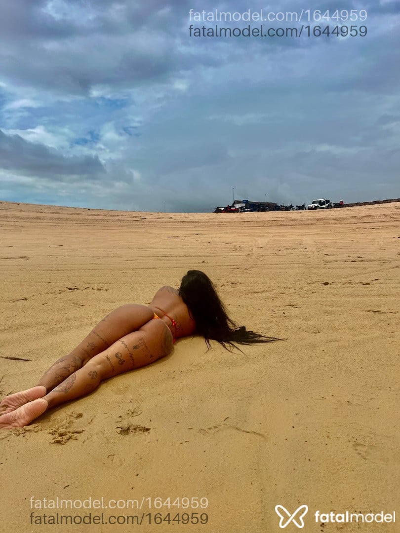 Acompanhante mulher morena (o) de olhos pretos - Carol Silva