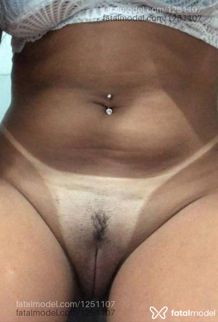 Acompanhante mulher morena (o) de olhos castanhos - Mila