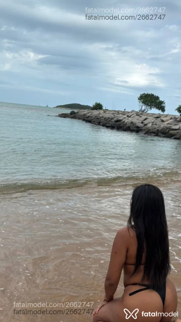 Acompanhante mulher morena (o) de olhos pretos - Julia