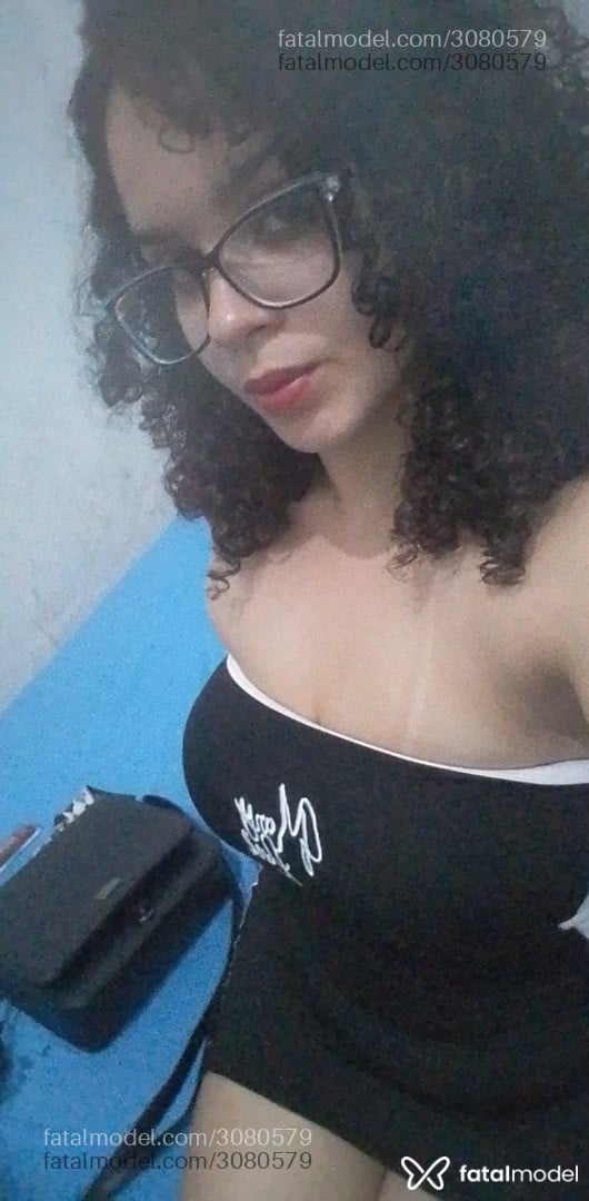Acompanhante mulher com cabelo castanho de olhos castanhos - Beatriz