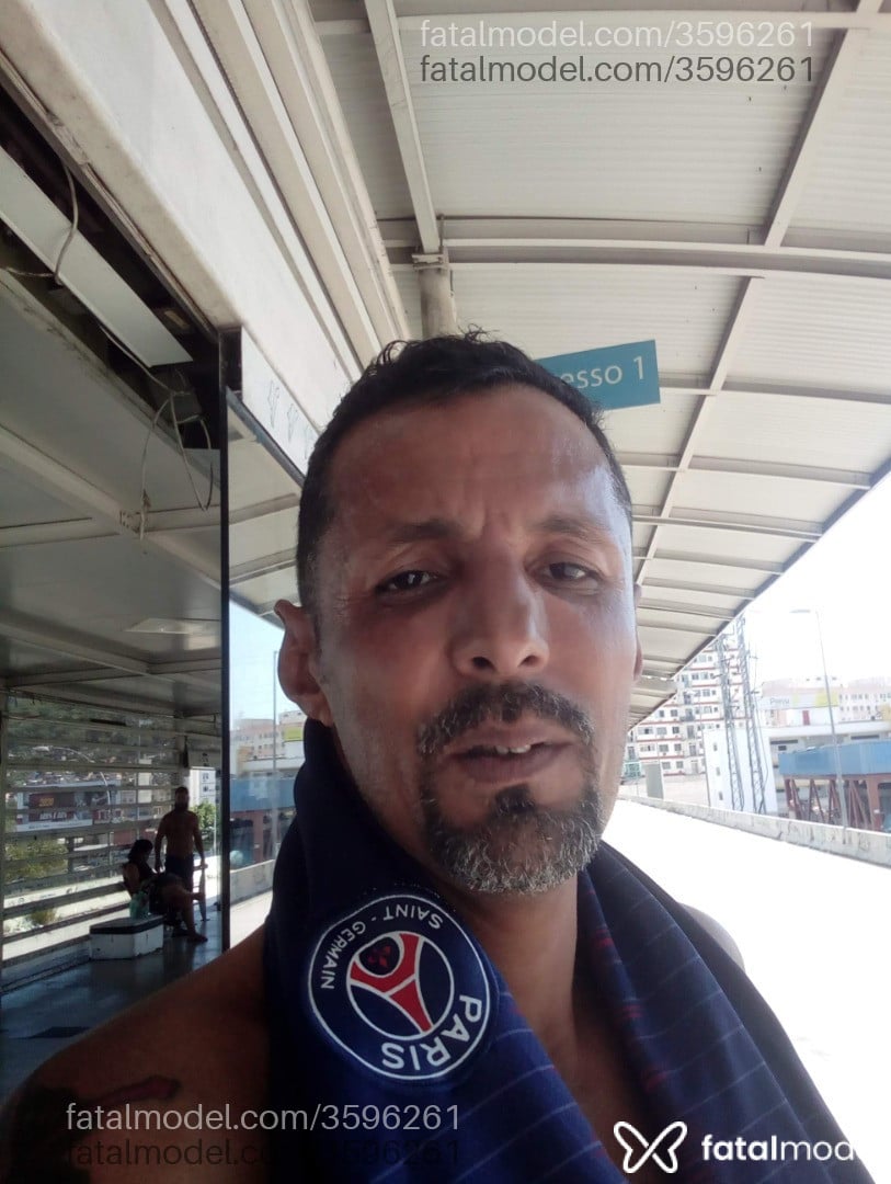Acompanhante homem com cabelo castanho de olhos castanhos - Jonathan