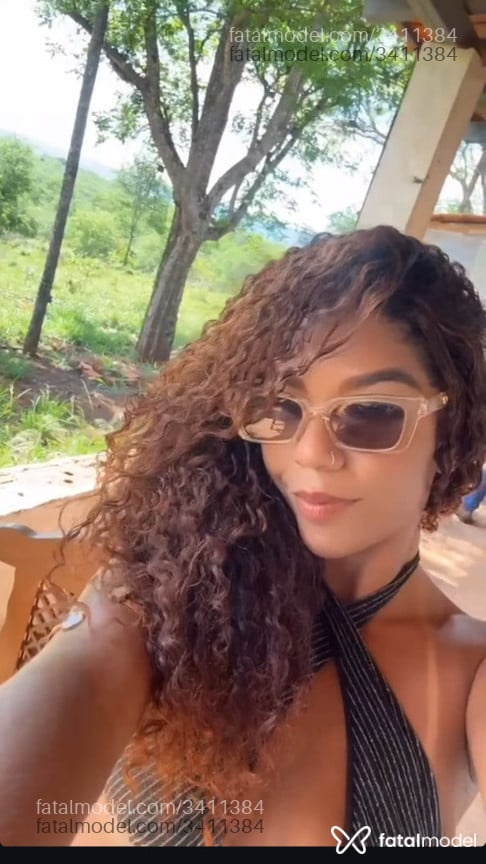 Acompanhante mulher morena (o) de olhos castanhos - Viviane