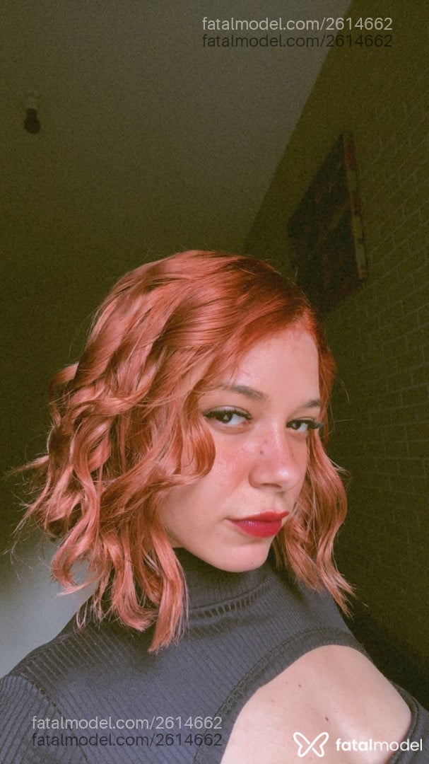 Acompanhante mulher com cabelo castanho de olhos castanhos - Helena