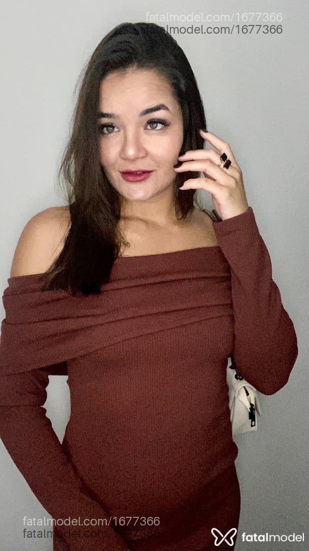 Acompanhante mulher morena (o) de olhos verdes - Zoe Velmont