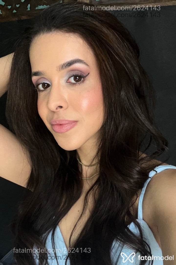 Acompanhante mulher com cabelo castanho de olhos castanhos - Tata Fontaine