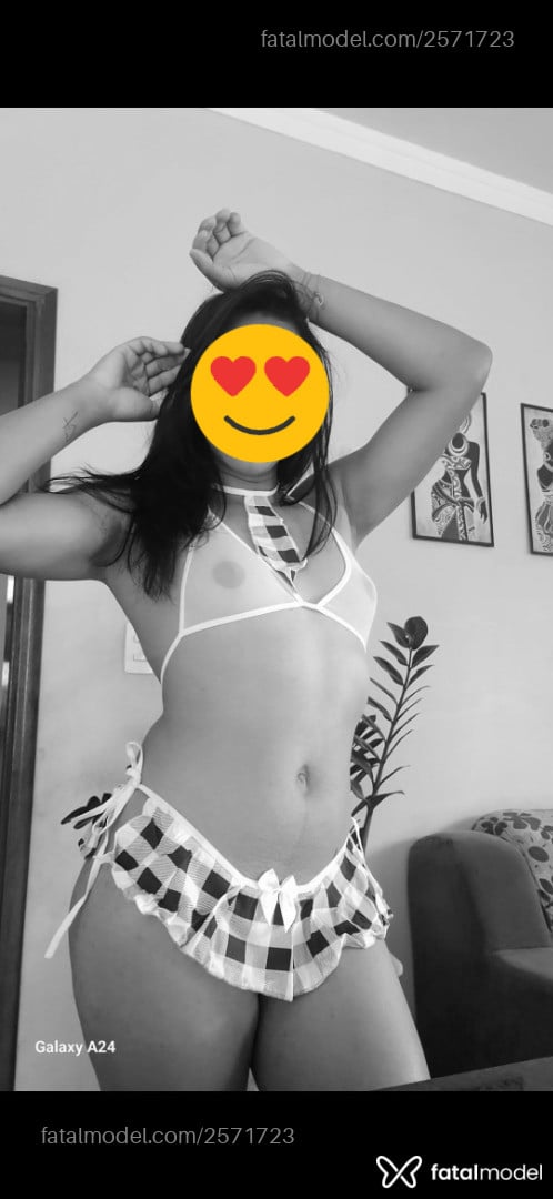 Acompanhante mulher trans com cabelo castanho de olhos pretos - Bruninha