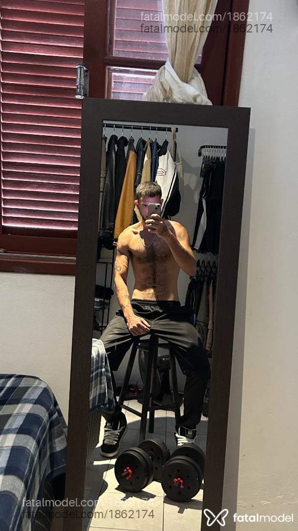 Acompanhante homem com cabelo castanho de olhos mel - Gabriel