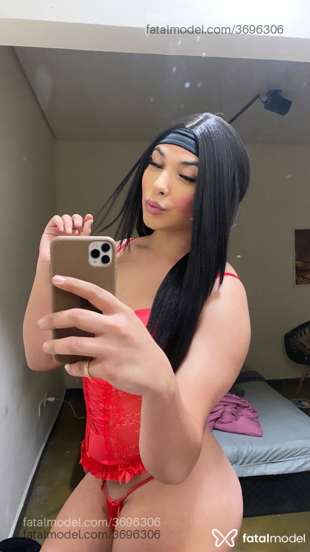 Acompanhante mulher trans morena (o) de olhos castanhos - Giovanna