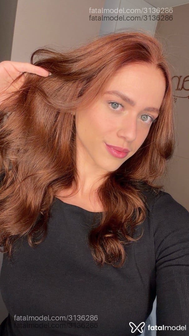 Acompanhante mulher com cabelo castanho de olhos verdes - Miaastrix