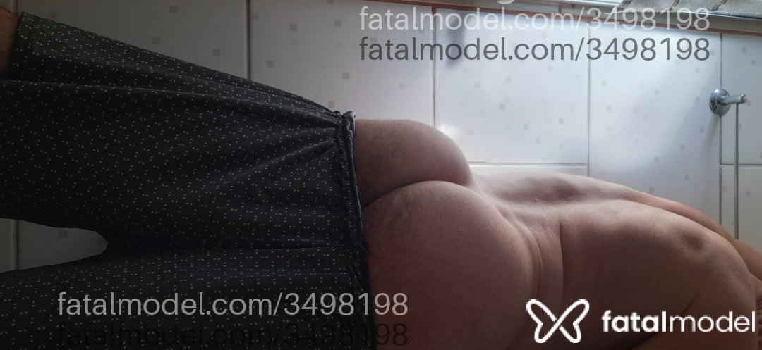 Acompanhante homem com cabelo castanho de olhos castanhos - Aquariano