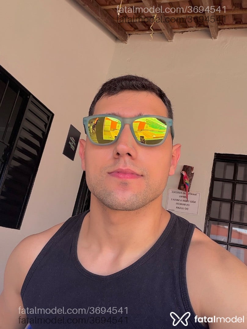 Acompanhante homem com cabelo castanho de olhos castanhos - Luan Muller