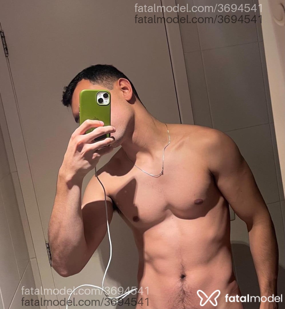 Acompanhante homem com cabelo castanho de olhos castanhos - Luan Muller