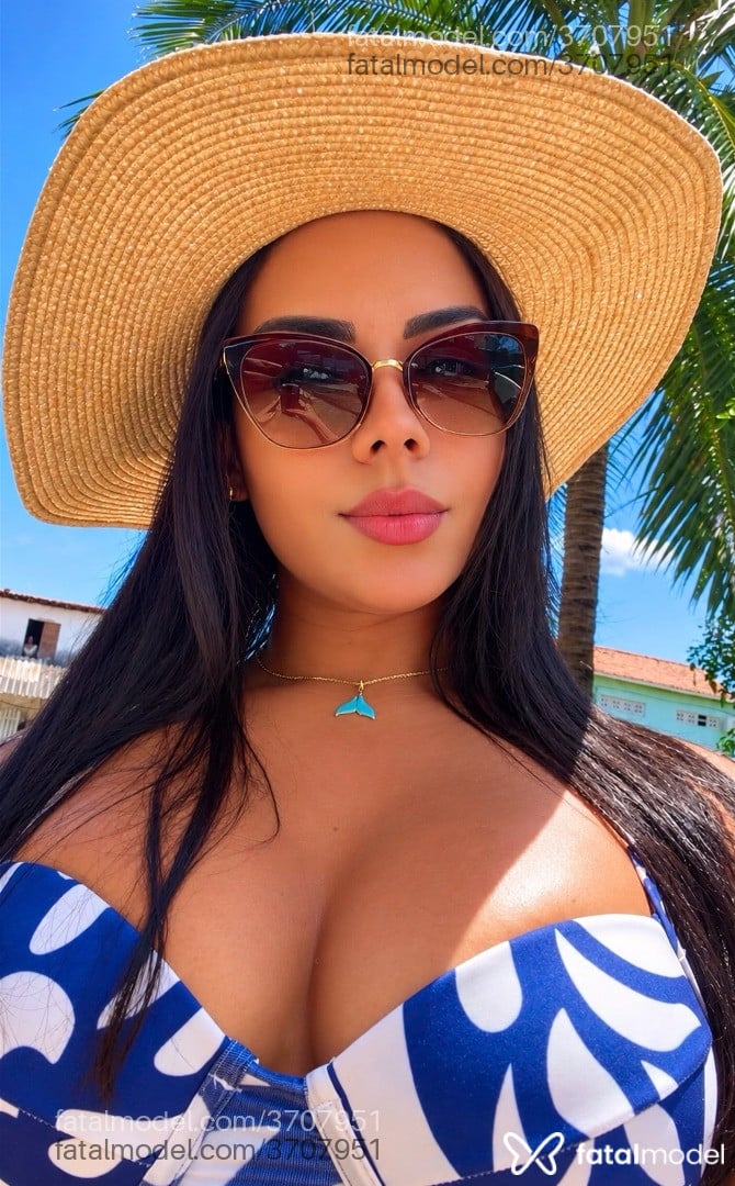 Acompanhante mulher trans morena (o) de olhos mel - Thainy