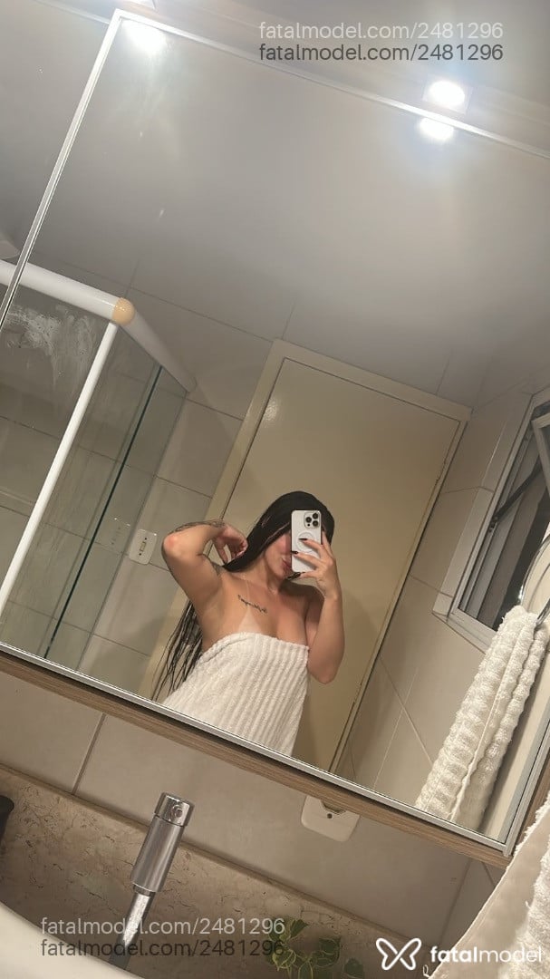 Acompanhante mulher morena (o) de olhos castanhos - Angell Mello