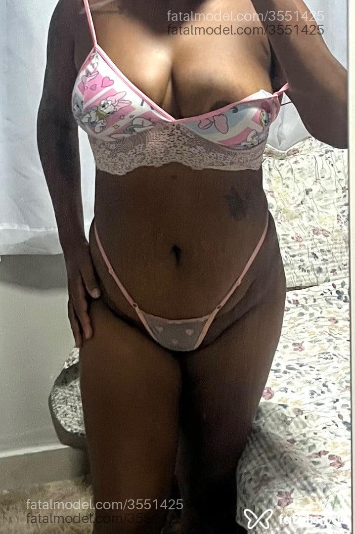 Acompanhante mulher morena (o) de olhos castanhos - Janaína