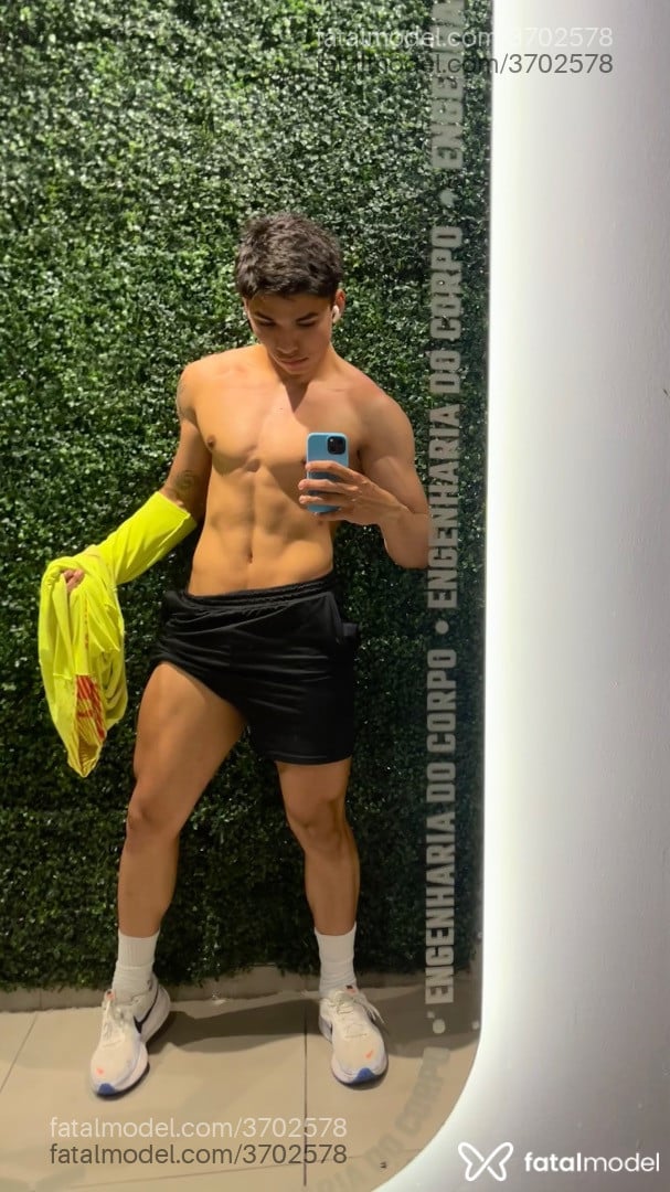 Acompanhante homem com cabelo castanho de olhos castanhos - Bryan Lacerda