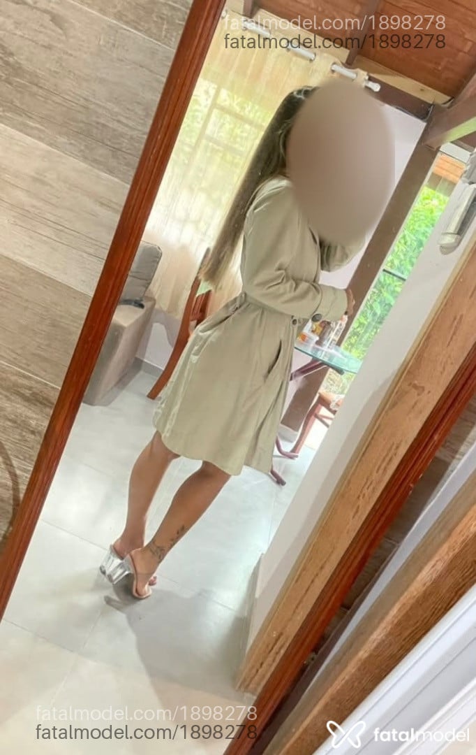 Acompanhante mulher com cabelo castanho de olhos castanhos - Mel