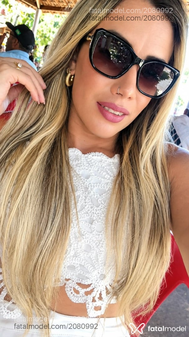 Acompanhante mulher trans loira (o) de olhos verdes - Evellyn Braganunes