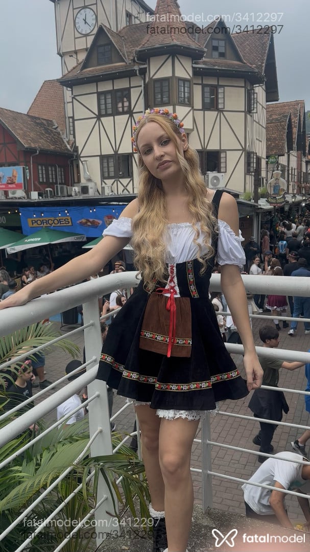 Acompanhante mulher loira (o) de olhos azuis - Victoria