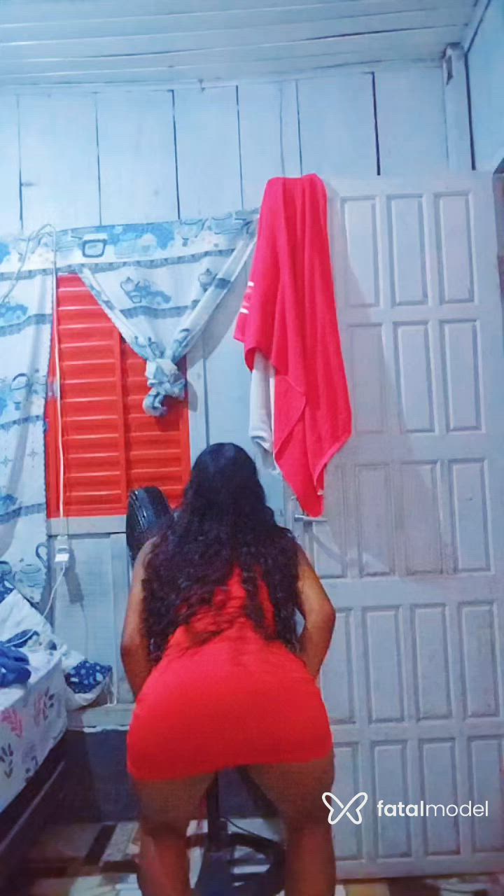 Acompanhante mulher com cabelo castanho de olhos castanhos - Cachinhoss