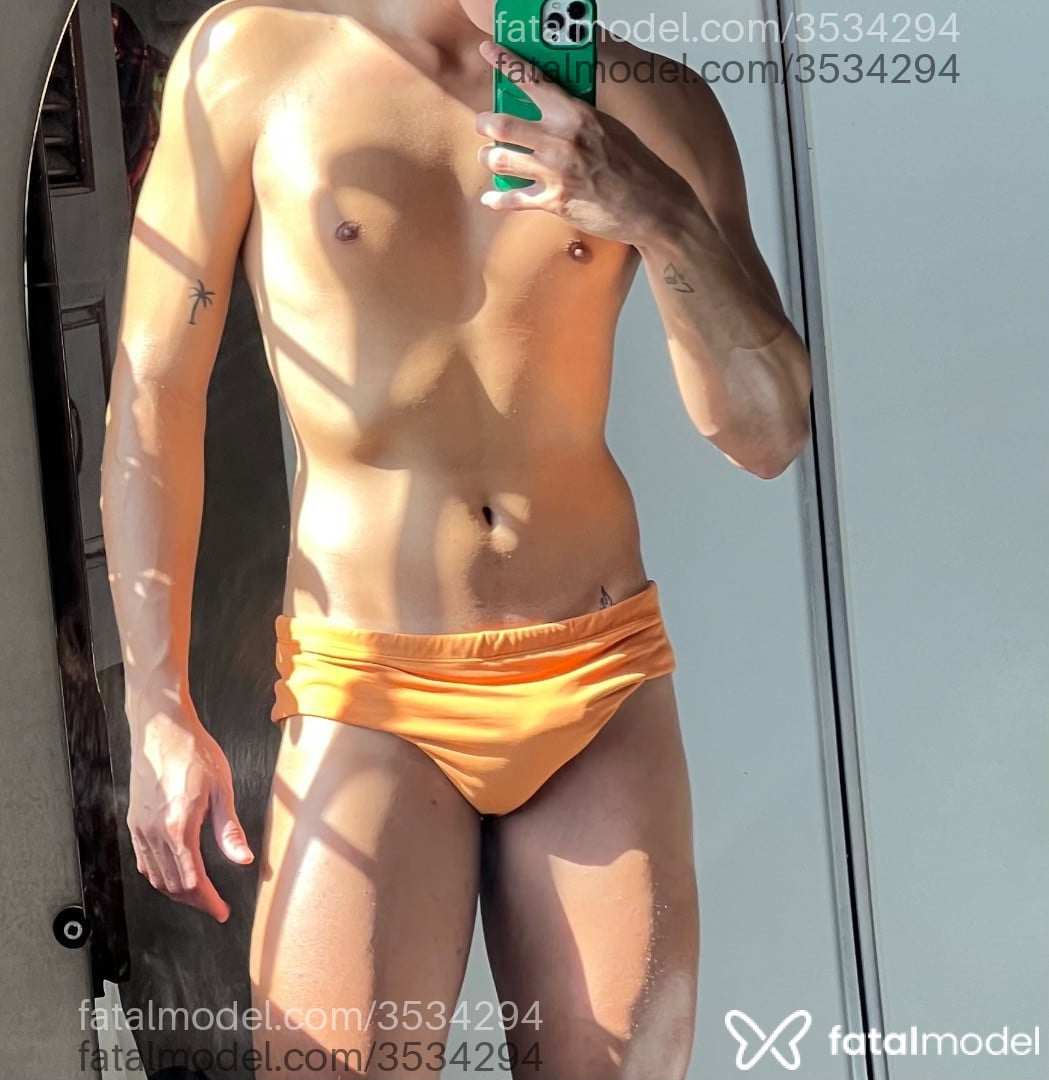 Acompanhante homem com cabelo castanho de olhos castanhos - Pedro