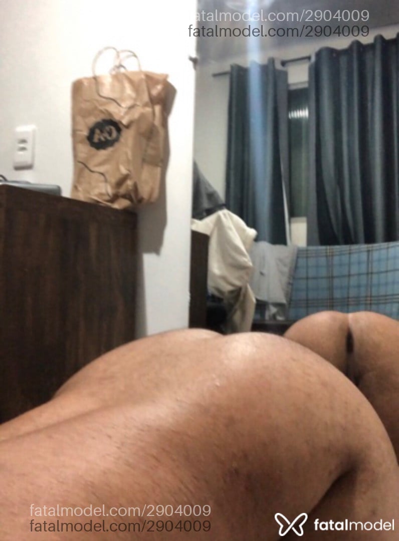 Acompanhante homem morena (o) de olhos pretos - Cachos Lindos