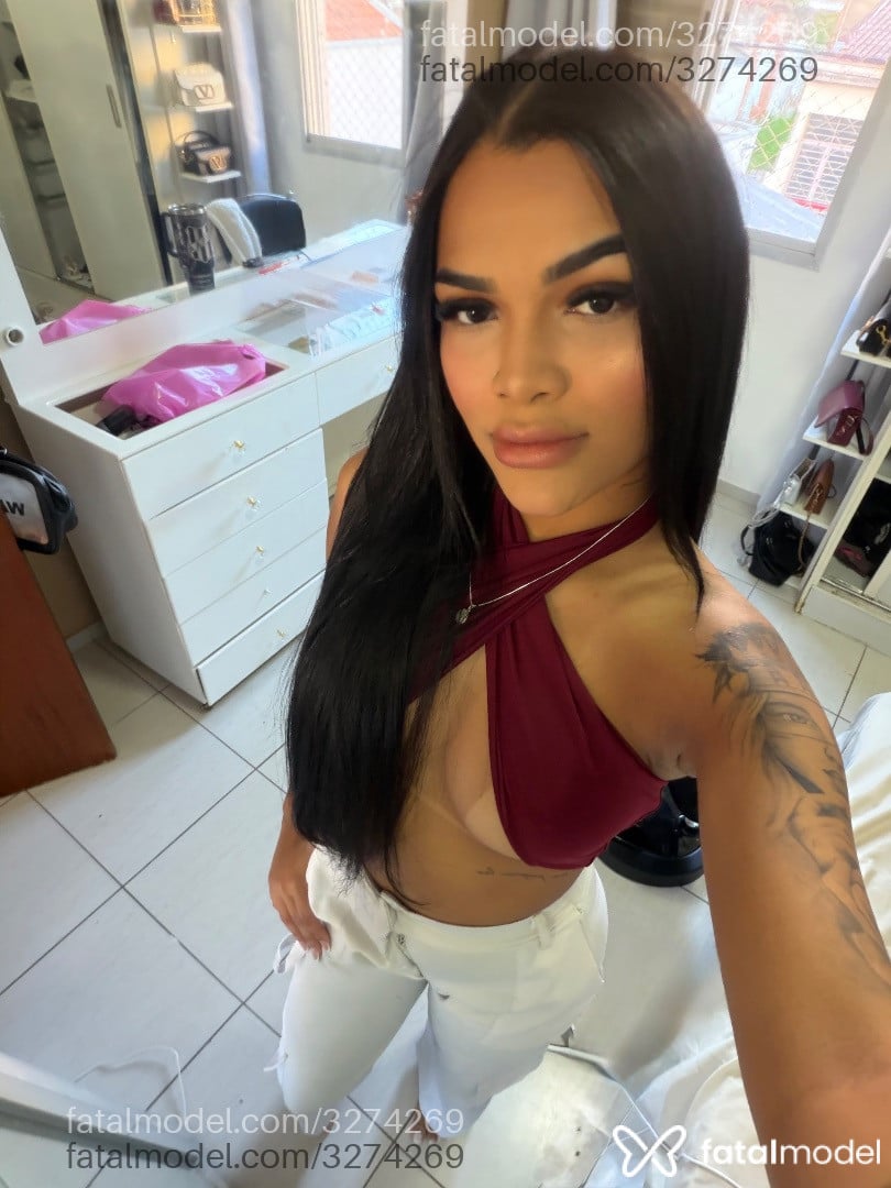 Acompanhante mulher morena (o) de olhos pretos - Beatriz