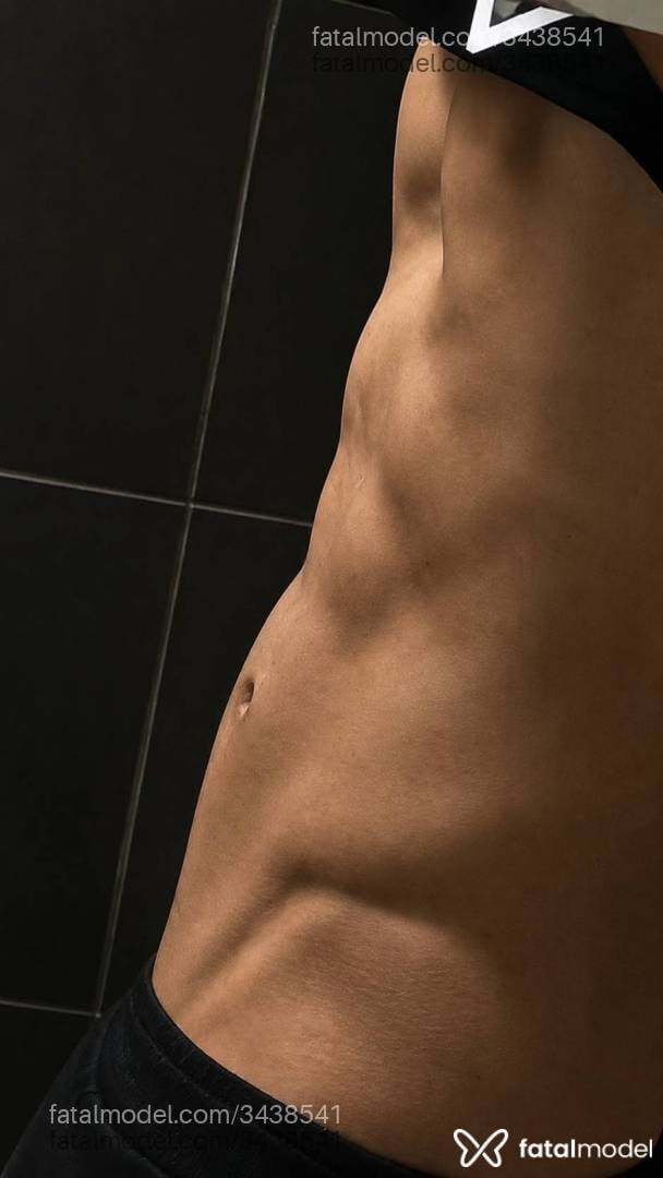 Acompanhante homem morena (o) de olhos castanhos em Porto Alegre - Little Hunter