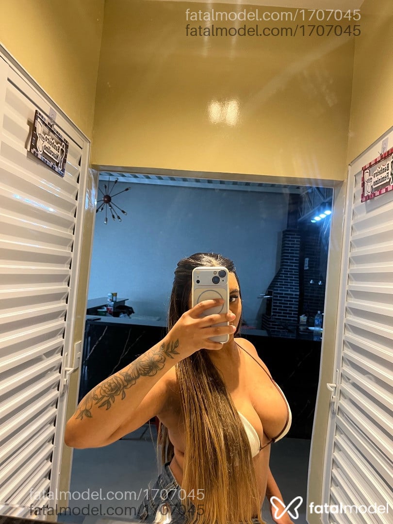 Acompanhante mulher morena (o) de olhos castanhos - Emily oliveira