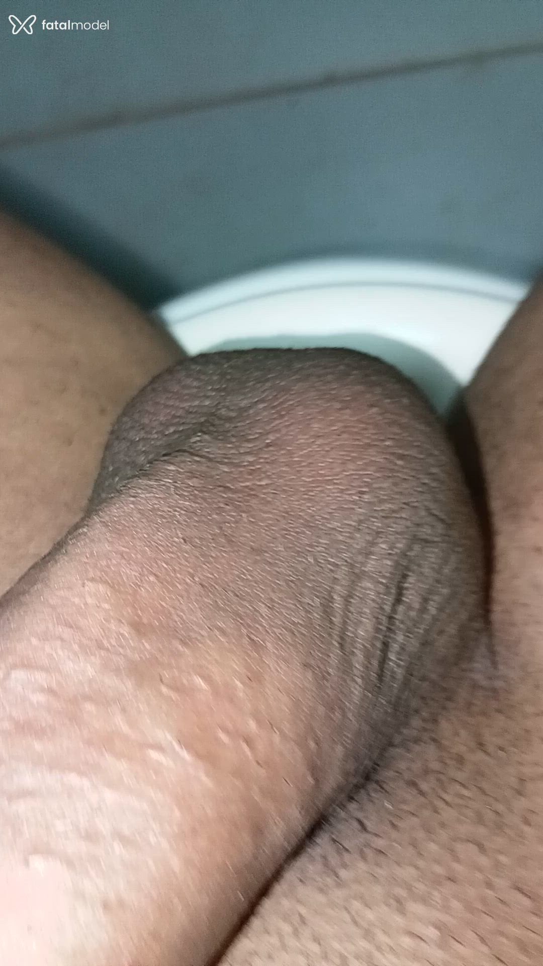 Acompanhante homem sem cabelo de olhos castanhos - Gustavo
