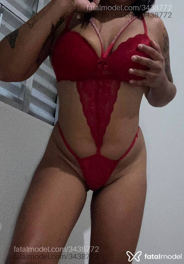 Acompanhante mulher com cabelo castanho de olhos castanhos - Luana