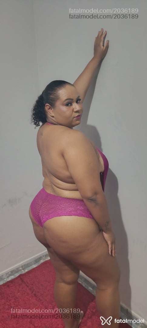 Acompanhante mulher com cabelo castanho de olhos pretos - Bombomzinho