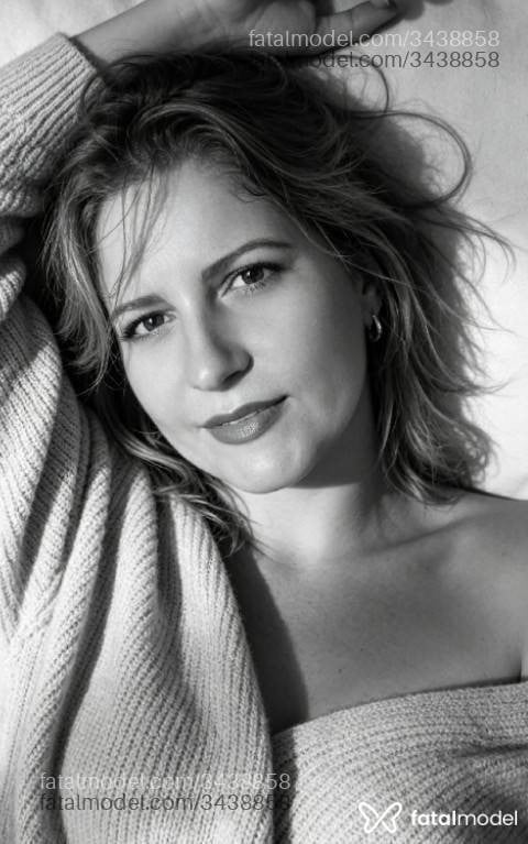 Acompanhante mulher loira (o) de olhos castanhos - Andressa