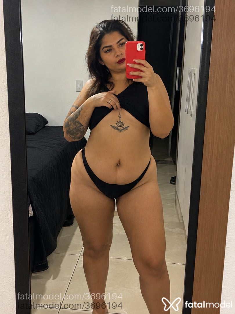 Acompanhante mulher morena (o) de olhos verdes - Moraes Vylliane
