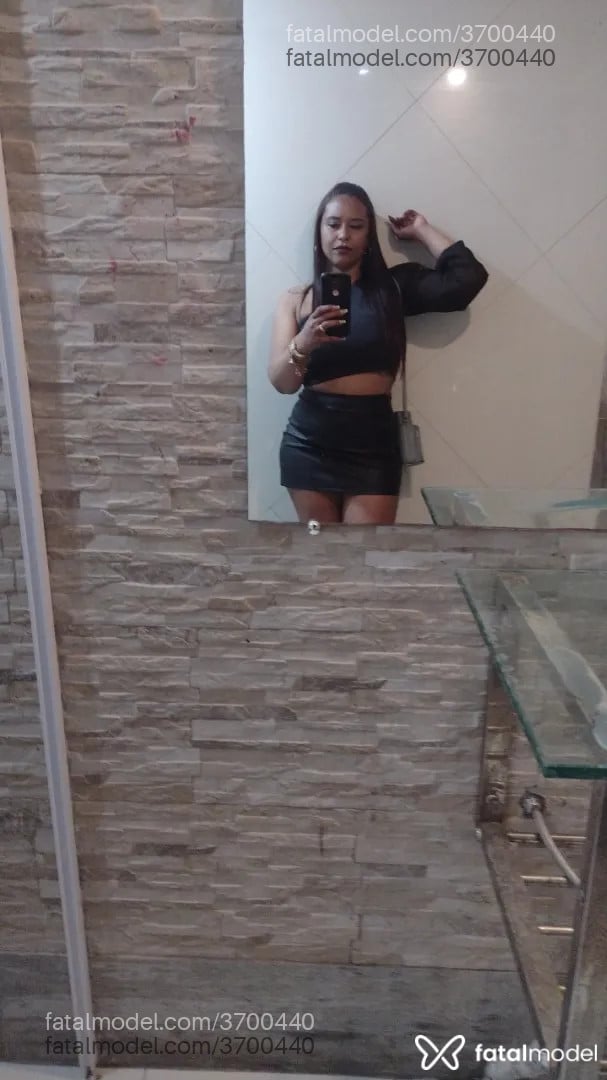 Acompanhante mulher morena (o) de olhos castanhos - Julia