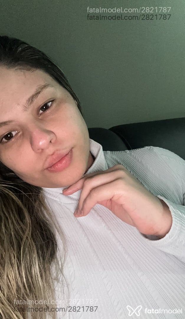 Acompanhante mulher com cabelo castanho de olhos mel - Jamilly Nobre