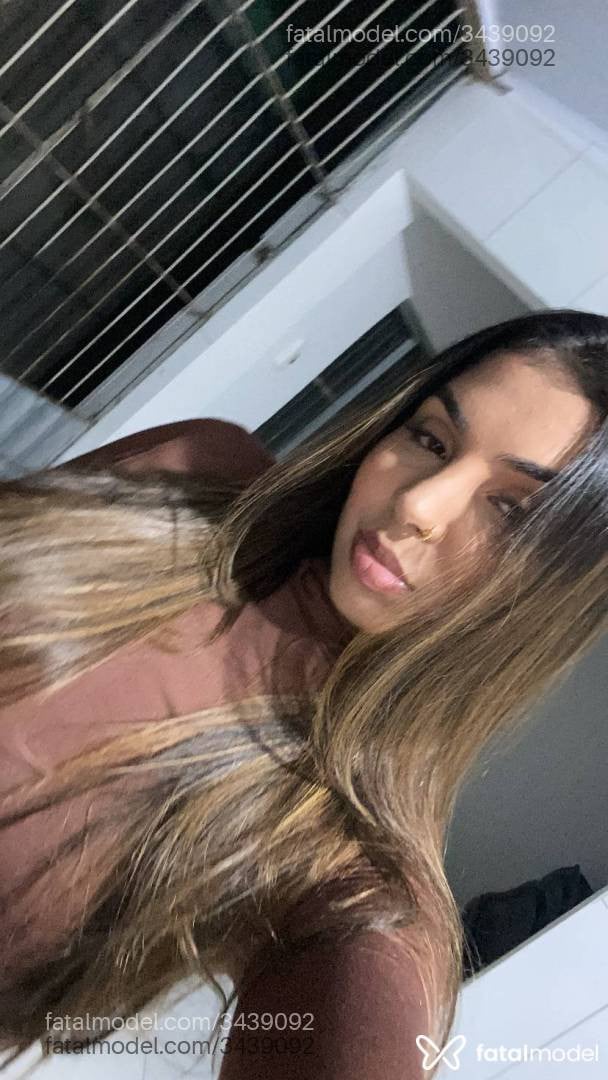 Acompanhante mulher morena (o) de olhos mel - Beatriz Lima