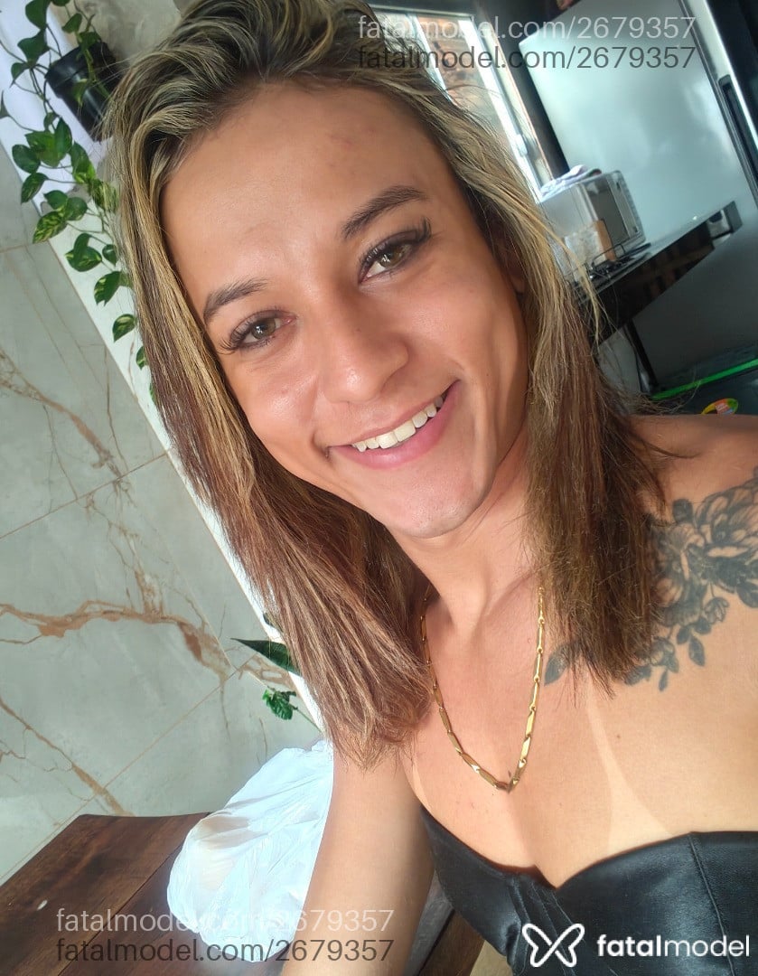 Acompanhante mulher trans loira (o) de olhos verdes - Agatha Manuela