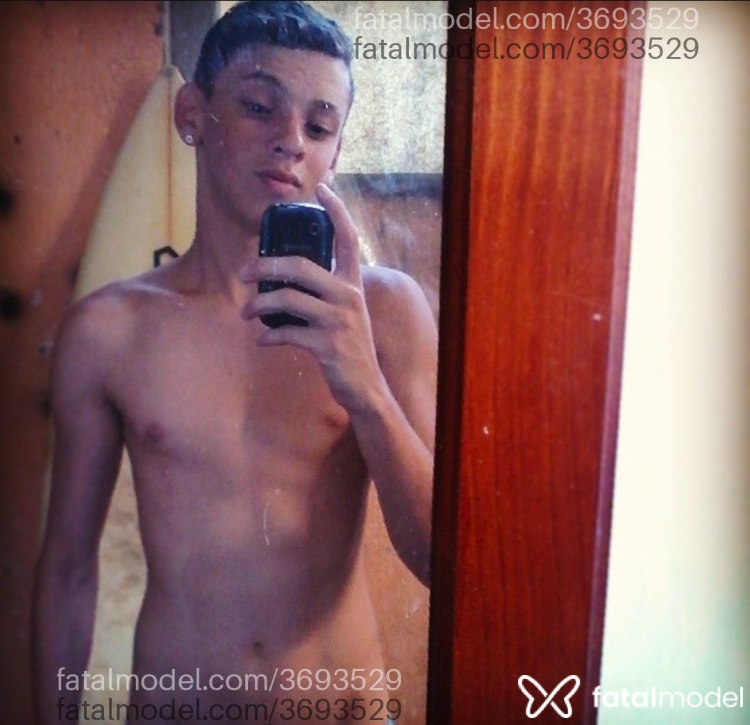 Acompanhante homem com cabelo castanho de olhos castanhos - Lais