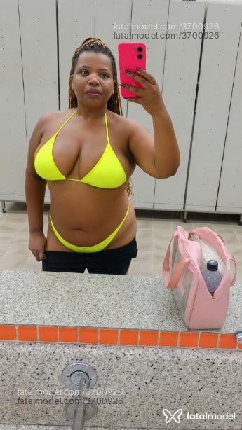 Acompanhante mulher morena (o) de olhos castanhos - Pérola