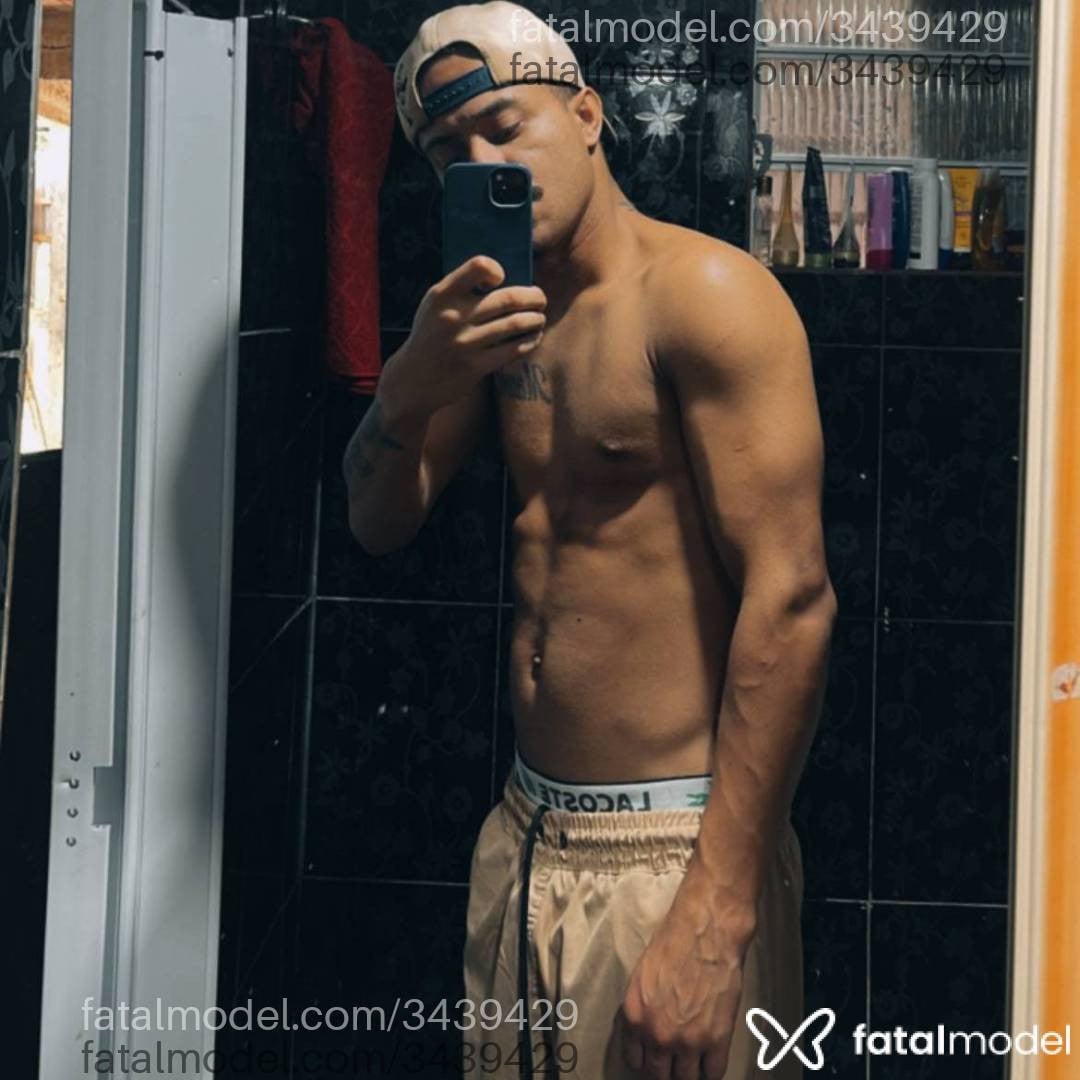 Acompanhante homem morena (o) de olhos castanhos em Imbituba - Oliver Souza