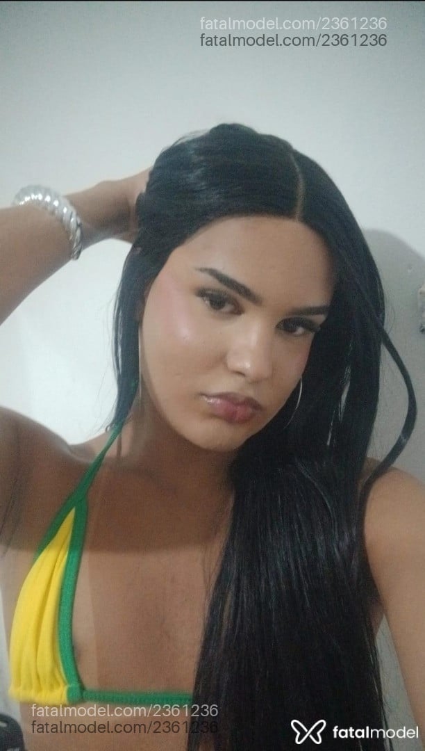 Acompanhante mulher trans loira (o) de olhos castanhos - Mirella