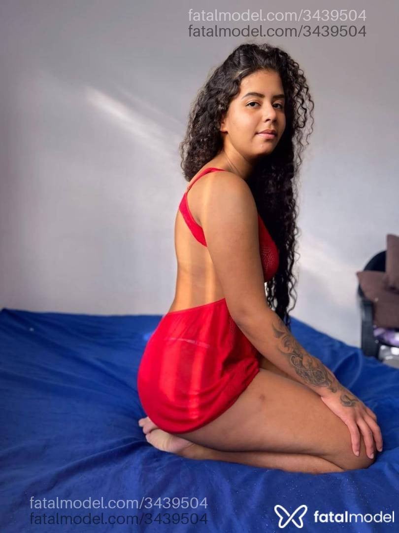 Acompanhante mulher morena (o) de olhos pretos - Nina Medeiros