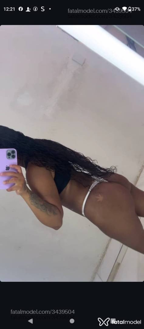 Acompanhante mulher morena (o) de olhos pretos - Nina Medeiros