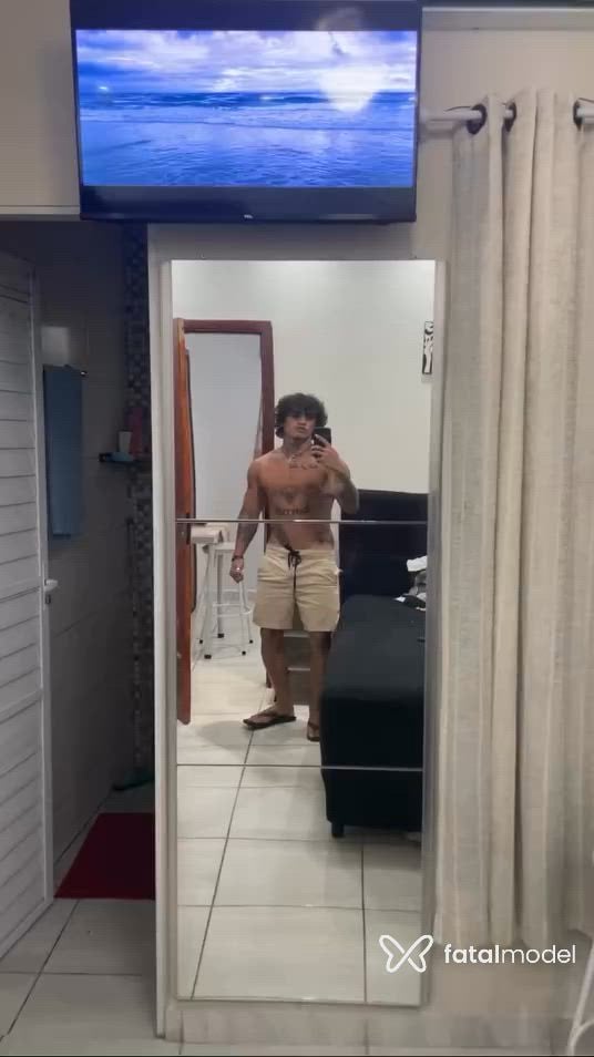 Acompanhante homem com cabelo castanho de olhos castanhos - Brito