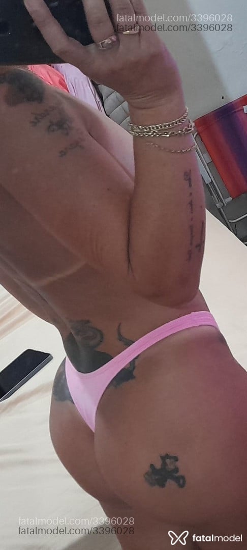 Acompanhante mulher com cabelo castanho de olhos castanhos - Cigana